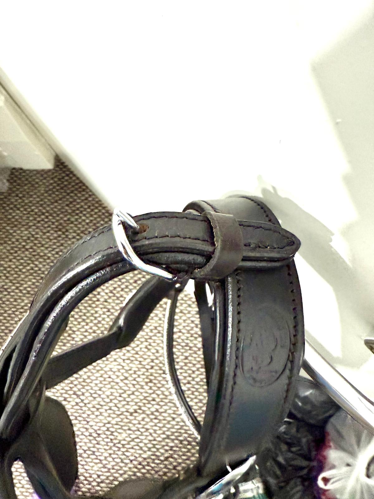 "Big pony blinkered driving bridle laid flat black and brown – Sui Saddlery"