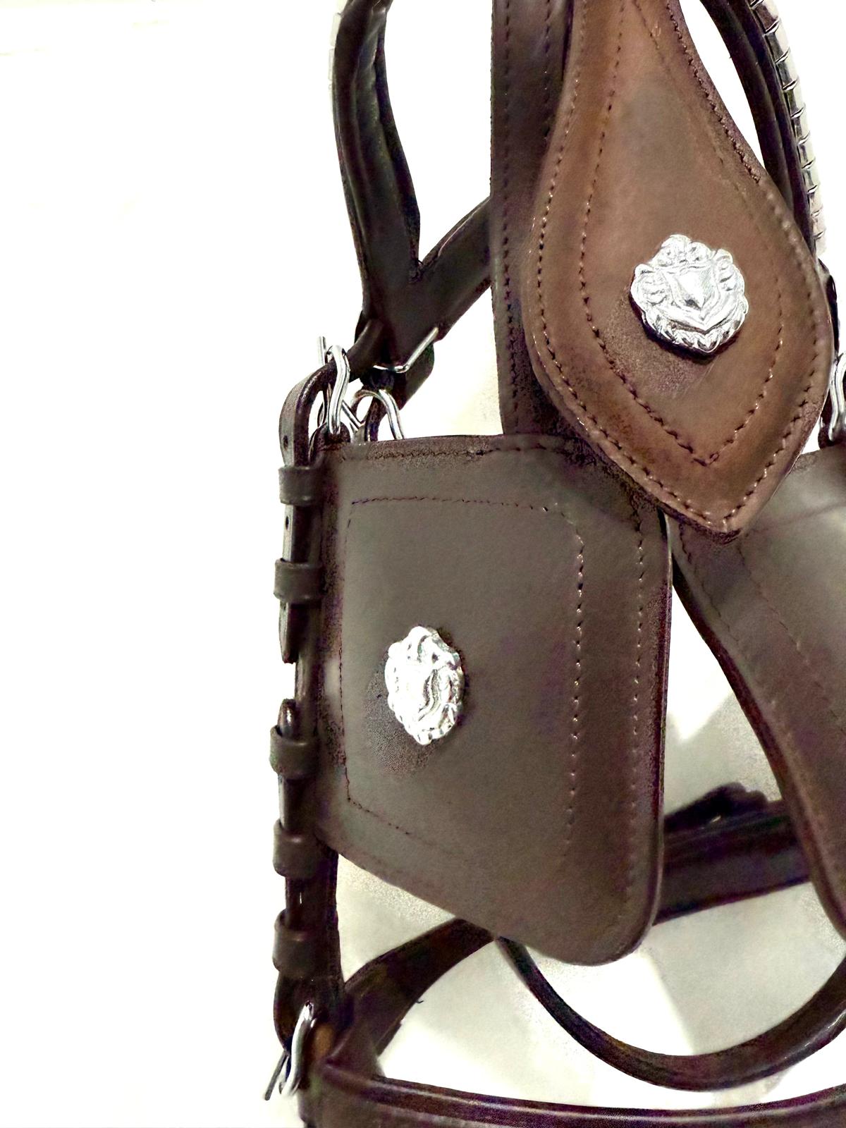 "Small pony blinkered bridle browband and noseband detail – Sui Saddlery"