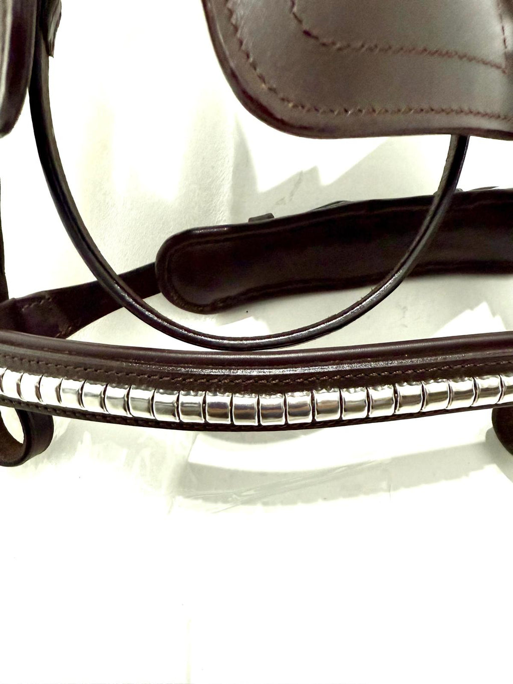 "Black leather small pony driving bridle buckle close up – Sui Saddlery"
