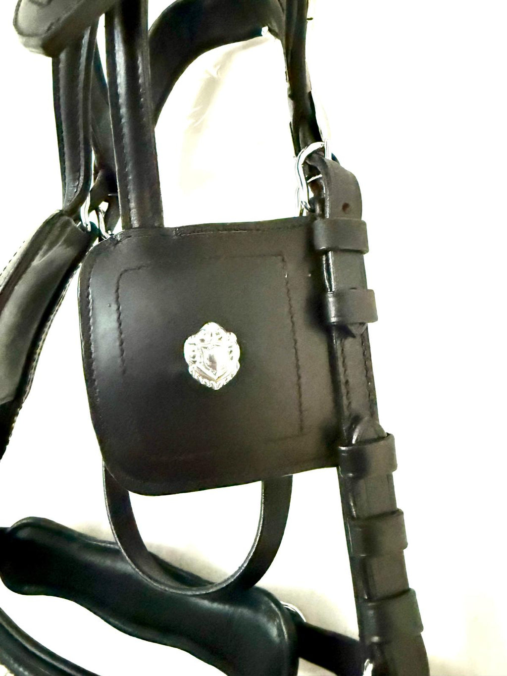 "Shetland blinkered driving bridle laid flat black and brown – Sui Saddlery"